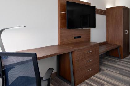 Holiday Inn Express & Suites - Elkhorn - Lake Geneva Area an IHG Hotel - image 10