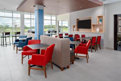Holiday Inn Express & Suites - Elkhorn - Lake Geneva Area an IHG Hotel - image 14