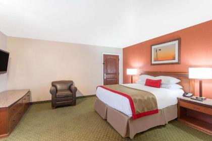 Ramada by Wyndham Elko Hotel at Stockmen's Casino - image 6