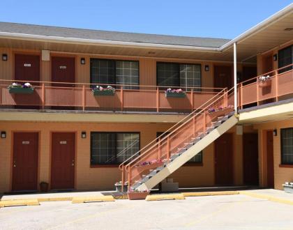 Esquire Inn - image 9