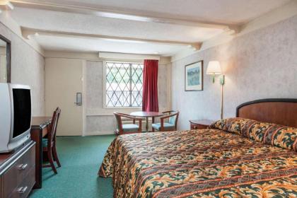 Sunrise Inn - image 15