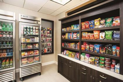 La Quinta by Wyndham Newark - Elkton - image 11