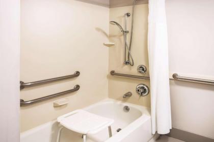 La Quinta by Wyndham Newark - Elkton - image 8
