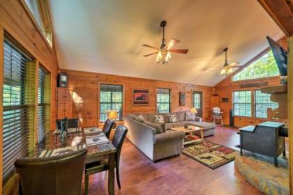 Private Ellijay Cabin with Deck Fire Pit and Amenities - image 2