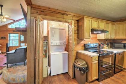 Private Ellijay Cabin with Deck Fire Pit and Amenities - image 3