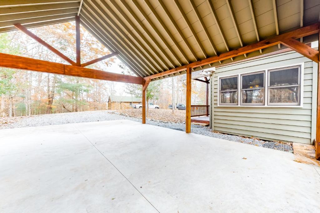Bearfoot Lodge - image 3