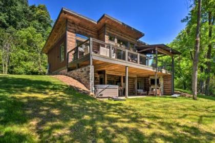 Chic Riverfront Cabin Less Than 1 Mi to Dwtn Ellijay!