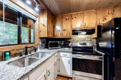 Woodglen Hideaway - image 10