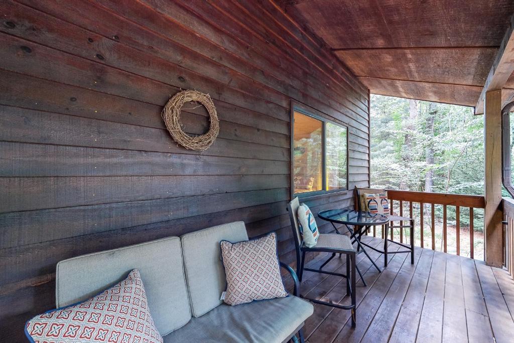 Woodglen Hideaway - image 4