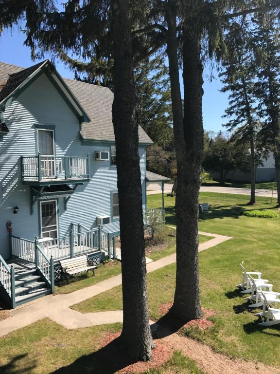 The Harbor Light Inn - main image