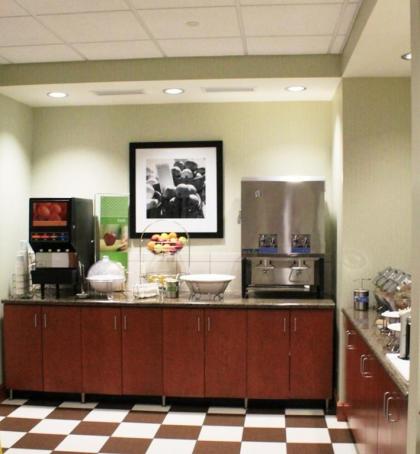 Hampton Inn Ellsworth - image 10