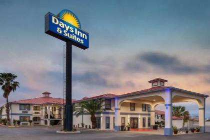 Days Inn & Suites by Wyndham Braunig Lake - image 10