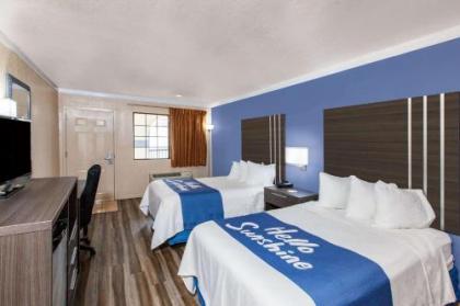 Days Inn & Suites by Wyndham Braunig Lake - image 13