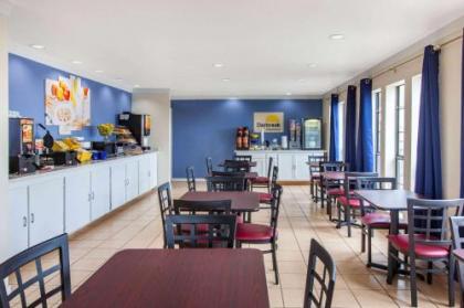 Days Inn & Suites by Wyndham Braunig Lake - image 15