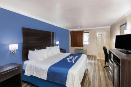 Days Inn & Suites by Wyndham Braunig Lake - image 5
