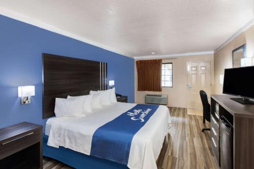 Days Inn & Suites by Wyndham Braunig Lake - image 5