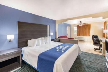 Days Inn & Suites by Wyndham Braunig Lake - image 6