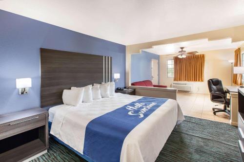 Days Inn & Suites by Wyndham Braunig Lake - image 6
