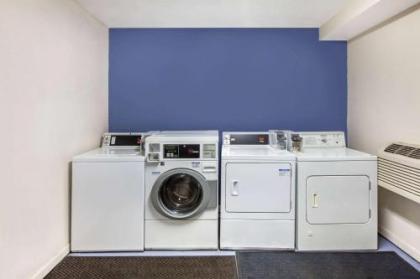 Days Inn & Suites by Wyndham Braunig Lake - image 7