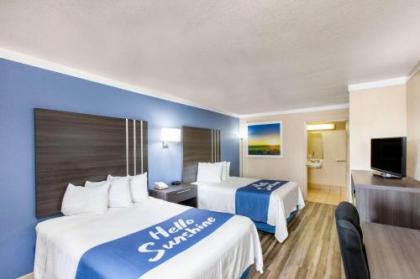 Days Inn & Suites by Wyndham Braunig Lake - image 9