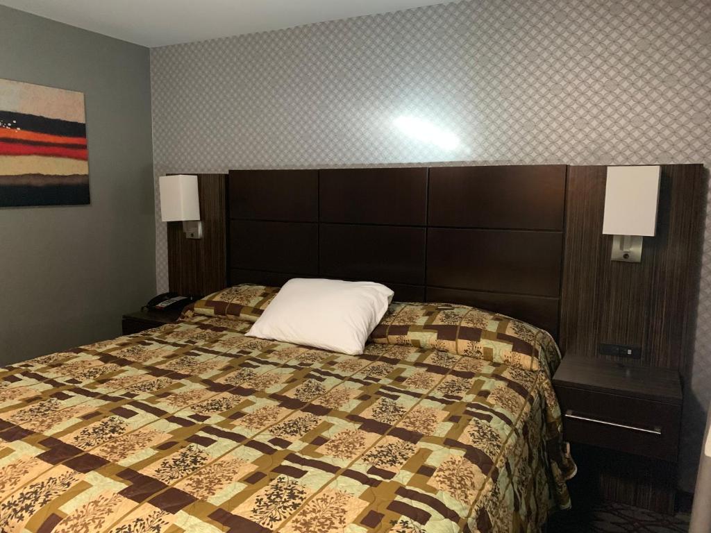 Red Carpet Inn Elmwood - image 2