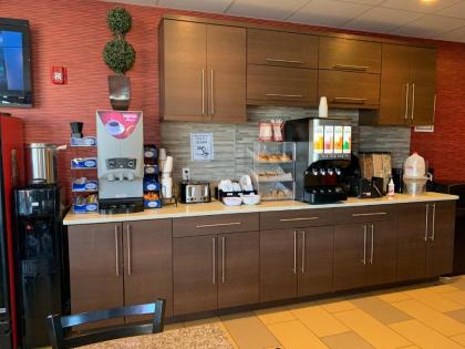 Red Carpet Inn Elmwood - image 20