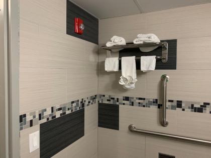 Red Carpet Inn Elmwood - image 4