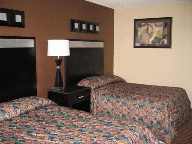 Town House Inn and Suites - image 5