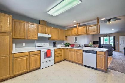 Elwood Townhome with Patio 7 Mi to Johnson Lake - image 14