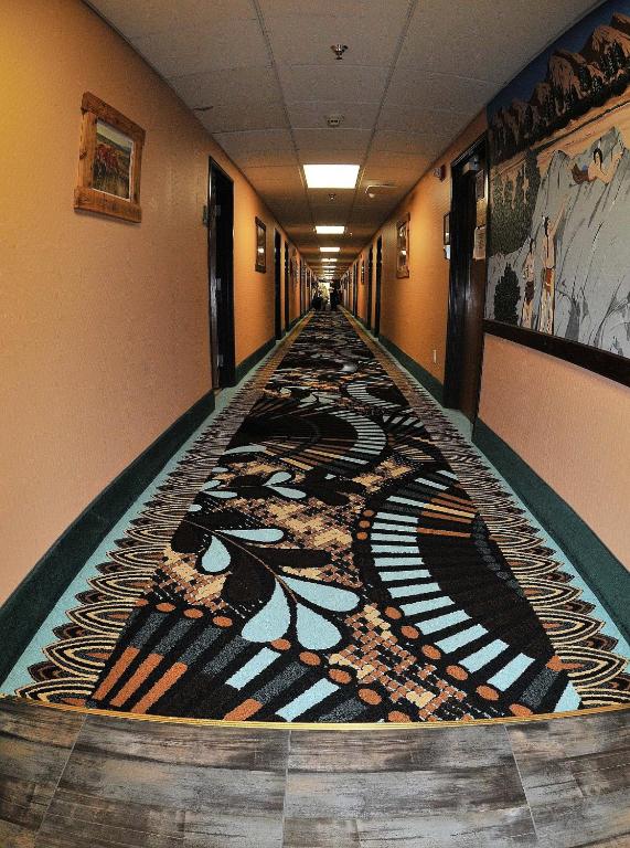 Prospector Hotel & Casino - image 5