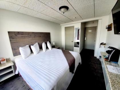 Hotel Nevada & Gambling Hall - image 12