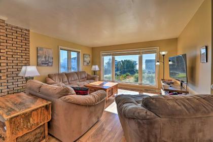 East of the Sun Beachside Apartment with Deck North Carolina