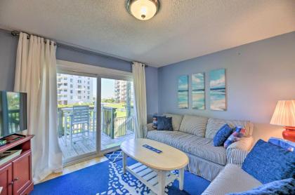 Emerald Isle Townhome with Pool and Beach Access!