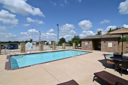 Best Western Plus Emory At Lake Fork Inn & Suites - image 11