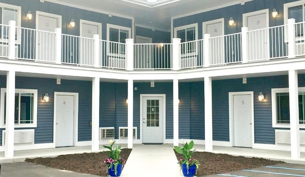 Empire Lakeshore Inn - main image