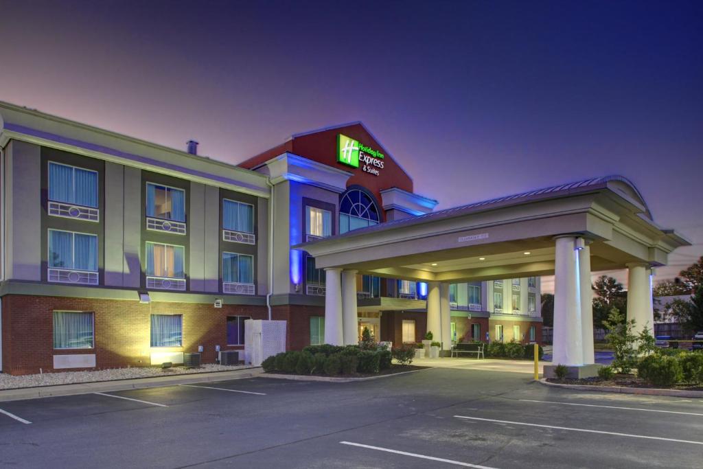 Holiday Inn Express Hotel & Suites Emporia an IHG Hotel - main image