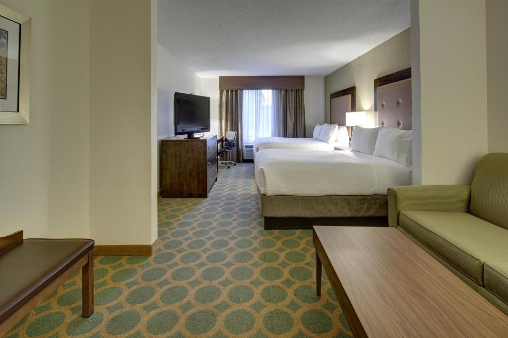 Holiday Inn Express Hotel & Suites Emporia an IHG Hotel - image 5
