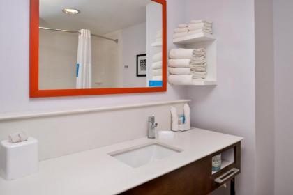Hampton Inn Emporia - image 13