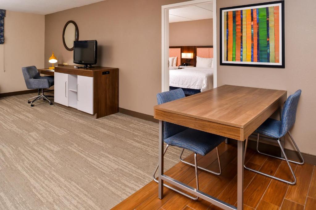 Hampton Inn Emporia - image 7