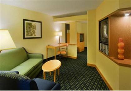 Fairfield Inn and Suites by Marriott Emporia I-95 - image 12
