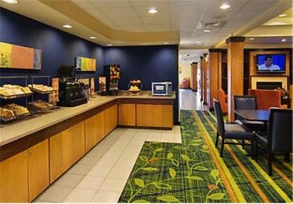 Fairfield Inn and Suites by Marriott Emporia I-95 - image 3