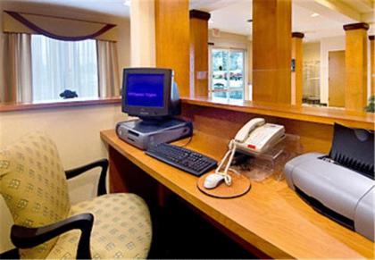 Fairfield Inn and Suites by Marriott Emporia I-95 - image 7