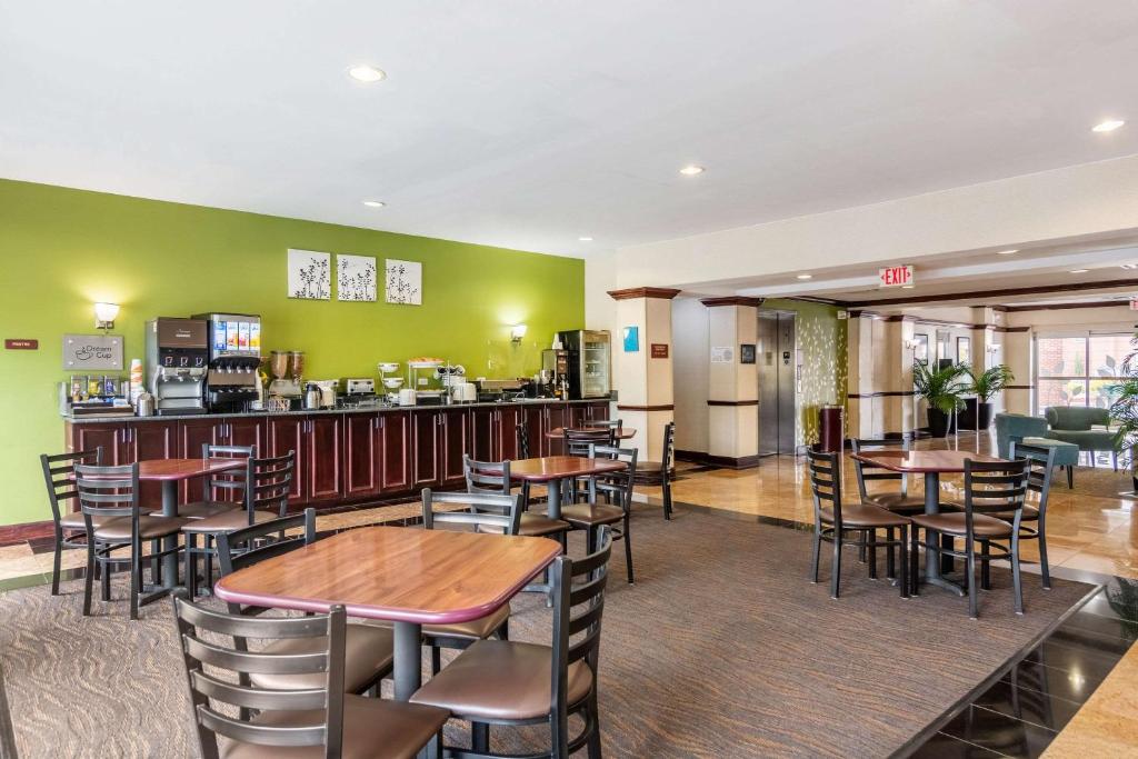 Sleep Inn Hotel Emporia - image 6