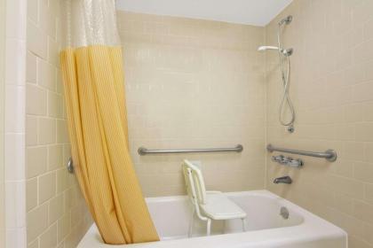 Days Inn by Wyndham Emporia - image 10
