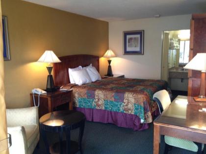 Days Inn by Wyndham Emporia - image 3