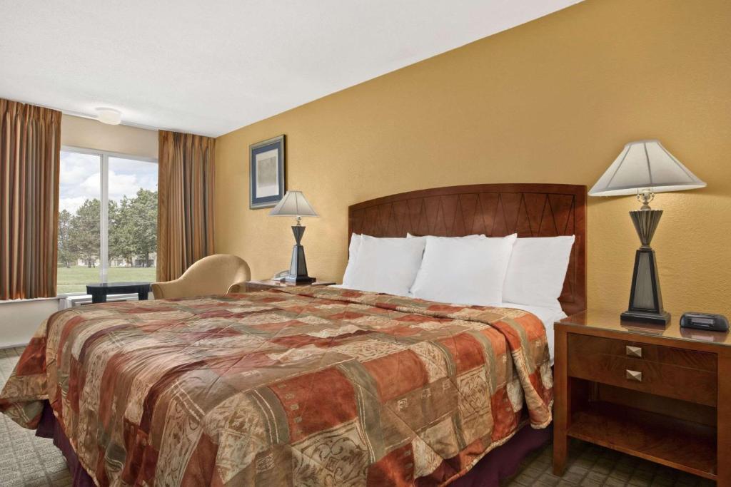 Days Inn by Wyndham Emporia - image 4