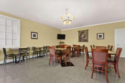 Days Inn by Wyndham Emporia - image 7
