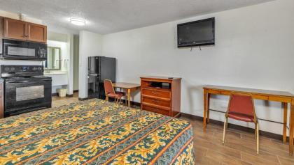 Studios and Suites 4 Less Emporia - image 11