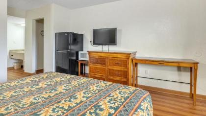Studios and Suites 4 Less Emporia - image 8