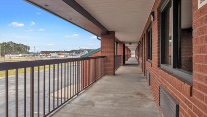 Studios and Suites 4 Less Emporia - image 9